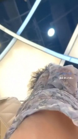 跟随偷窥漂亮小少妇 皮肤白皙 屁屁饱满 蕾丝透明内内很性感 截图13