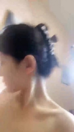 平胸界的天花板，【00小馒头】，明星脸~神似女星江疏影~特写掰逼，抠穴自慰，湿润的蝴蝶逼 截图8