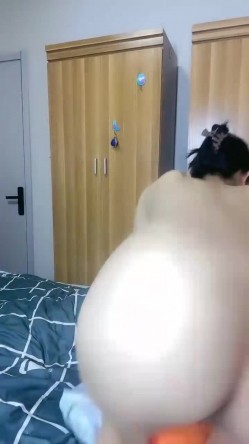 平胸界的天花板，【00小馒头】，明星脸~神似女星江疏影~特写掰逼，抠穴自慰，湿润的蝴蝶逼 截图11