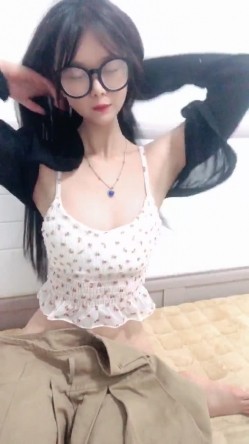美到炸裂！正宗校花下海~【小傲娇】100%心动感觉！我先射了 截图16