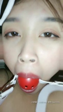 偷情嫂子之哥哥的爱人全程露脸绑起来玩弄，带上口球极尽风骚，揉着奶子草着逼口交大鸡巴，淫乱的呻吟刺激 截图7