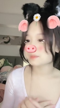 ️撸管推荐！每次看都忍不住打飞机~清纯反差骚妹妹【小狐狸】骚舞！自慰~爽 截图8
