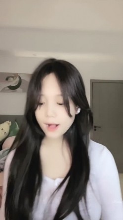 ️撸管推荐！每次看都忍不住打飞机~清纯反差骚妹妹【小狐狸】骚舞！自慰~爽 截图11