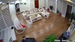黑客破解网络摄像头监控偷拍 豪宅里贵妇练习瑜伽过程中就被操了 截图1