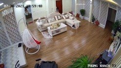 黑客破解网络摄像头监控偷拍 豪宅里贵妇练习瑜伽过程中就被操了 截图2