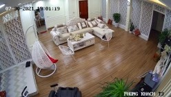 黑客破解网络摄像头监控偷拍 豪宅里贵妇练习瑜伽过程中就被操了 截图11