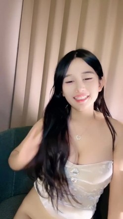 笑容甜美，高端精致女神【18岁昆明女模】大尺度福利，道具狠狠自慰，高潮喷水，玩的很开 截图8