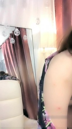 逼逼无毛苗条身材漂亮妹子裸舞诱惑 椅子上滴蜡按摩器自慰道具JJ抽擦 截图6