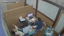 《妇产科监控破解》多位美女少妇张开大腿让医生又抠又摸检查阴道 截图3