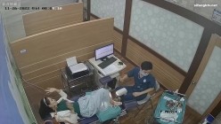 《妇产科监控破解》多位美女少妇张开大腿让医生又抠又摸检查阴道 截图4
