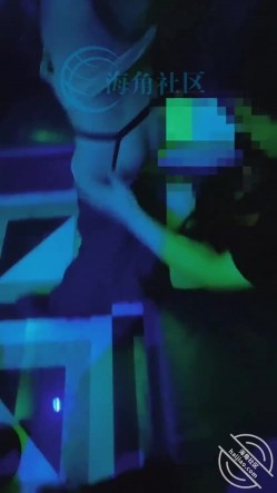 海角大神，【骚妻的浪叫】淫妻合集，把老婆灌醉和客户一起操迷醉的老婆，被操到瘫软哀求着浪叫 截图8