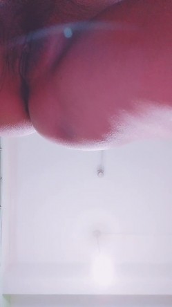 【辣贝贝】良家颜值骚妇卫生间用水龙头塞鲍鱼 喷出洪水 这是洗鲍鱼吗 截图10