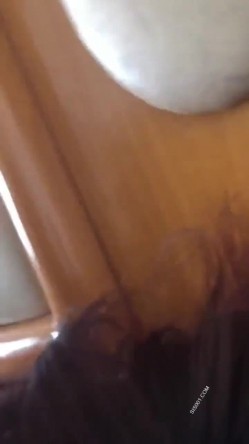 精选熟女美妇系列 妹子大白天在家偷情 脸颊绯红 抱着啃了半天 跟老公左手摸右手没那激情还嫌口臭 截图12