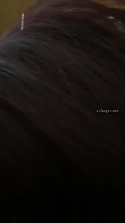 精选熟女美妇系列 妹子大白天在家偷情 脸颊绯红 抱着啃了半天 跟老公左手摸右手没那激情还嫌口臭 截图16