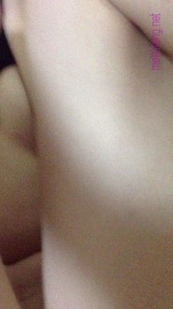 《台湾情侣泄密》 ️分手后被渣男曝光隐私的明星脸美女 截图1