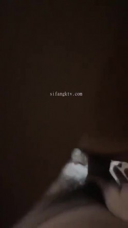 少妇偷情 哎呀 妈呀 你奶子真漂亮 老公长年在外非常饥渴 鸡吧舔硬后 插入就高潮 爽的不要不要的 截图10