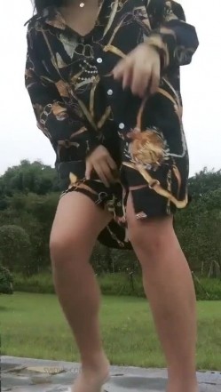 非常刺激户 外一姐苏妲己 大白天公园勾引大爷路中间啪啪晚上勾引大叔爆菊口爆吞精 截图4