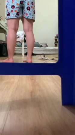 趁姐姐出门前换衣服在她房间偷偷放个手机开录像,姐姐诱人的山峰终于露出庐山真面目 截图5