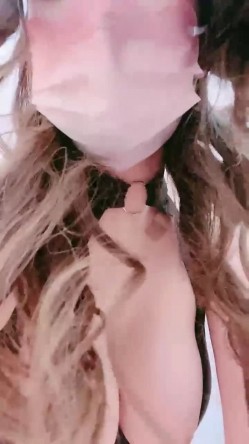 骚逼奶妈【阿萧老师】道具自慰高潮，奶胀挤奶，大量出奶喷射，无毛一线天，掰逼诱惑 截图3
