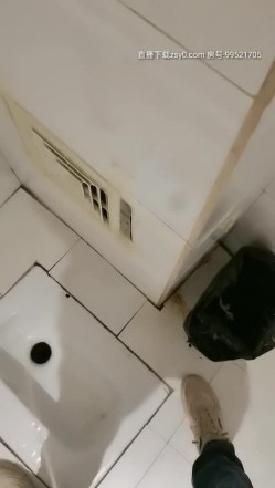 广东KTV的淫乱一夜【寂寞泛滥的青春】灯红酒绿，畅饮高歌，玩high了拉到洗手间来一炮，天天换不同女人 截图6