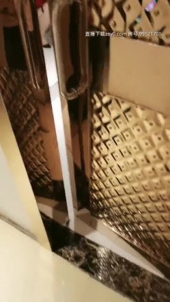 广东KTV的淫乱一夜【寂寞泛滥的青春】灯红酒绿，畅饮高歌，玩high了拉到洗手间来一炮，天天换不同女人 截图7