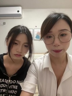 ️清纯主播【202509yoyo】表姐带着表妹下海直播、在线教口活、练习做爱姿势 截图5