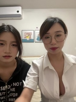 ️清纯主播【202509yoyo】表姐带着表妹下海直播、在线教口活、练习做爱姿势 截图6