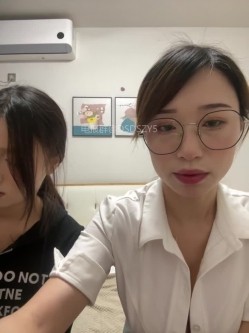 ️清纯主播【202509yoyo】表姐带着表妹下海直播、在线教口活、练习做爱姿势 截图7