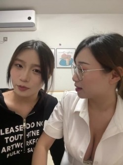 ️清纯主播【202509yoyo】表姐带着表妹下海直播、在线教口活、练习做爱姿势 截图8