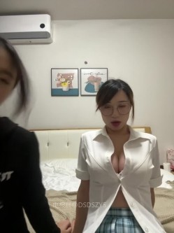 ️清纯主播【202509yoyo】表姐带着表妹下海直播、在线教口活、练习做爱姿势 截图13