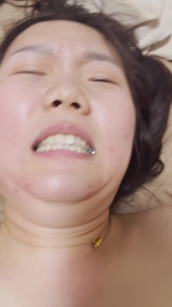 万元定制，线上女神线下母狗，虎牙博主【圣语abby】福利，裸舞自慰，爆燃约炮金主，口交啪啪调教 截图1