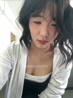 ️极品反差甜妹【lucy2027】表情非常可爱的学生妹趁着没人在教室和厕所自慰 截图4