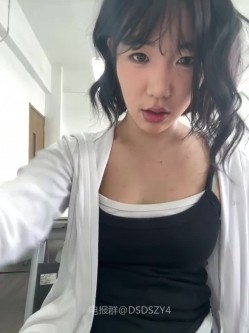 ️极品反差甜妹【lucy2027】表情非常可爱的学生妹趁着没人在教室和厕所自慰 截图10