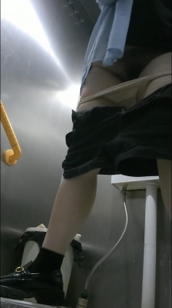 师范学院附近女厕偷拍 学妹尿尿女神姐姐一边尿尿一边抠鼻 截图13
