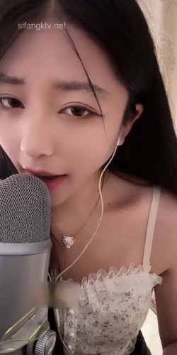 【快手反差婊最新泄密】，40万粉丝，【桃子】，榜一大哥才能看的内容，黑乎乎的阴毛掰开桃花洞，小美女娇羞可人！ 截图9
