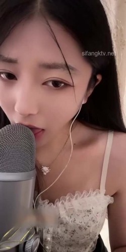 【快手反差婊最新泄密】，40万粉丝，【桃子】，榜一大哥才能看的内容，黑乎乎的阴毛掰开桃花洞，小美女娇羞可人！ 截图10