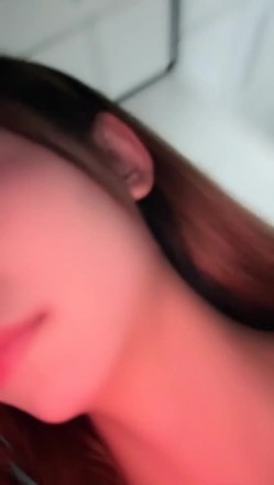 重磅~新尤物女神降临！~颜值身材秒杀一切网红明星，尺度全开翘臀扣穴自摸发骚【弯莞】翘臀扣穴 截图2