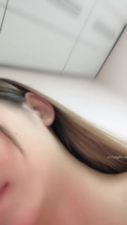 重磅~新尤物女神降临！~颜值身材秒杀一切网红明星，尺度全开翘臀扣穴自摸发骚【弯莞】翘臀扣穴 截图3