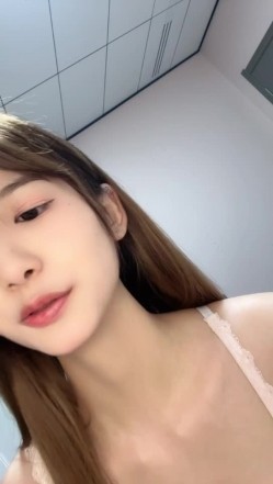 重磅~新尤物女神降临！~颜值身材秒杀一切网红明星，尺度全开翘臀扣穴自摸发骚【弯莞】翘臀扣穴 截图5