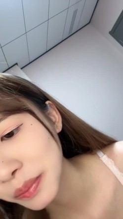 重磅~新尤物女神降临！~颜值身材秒杀一切网红明星，尺度全开翘臀扣穴自摸发骚【弯莞】翘臀扣穴 截图7