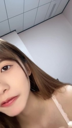 重磅~新尤物女神降临！~颜值身材秒杀一切网红明星，尺度全开翘臀扣穴自摸发骚【弯莞】翘臀扣穴 截图15
