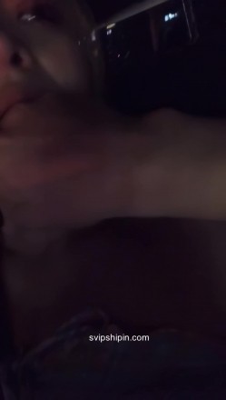 大佬黑白DOM老Zz字母交流圈封神作品反差母狗SM调教群P大神精修一段 截图9