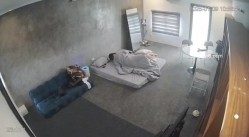 黑客破解家庭网络摄像头偷拍住毛坯房的年轻情侣疯狂做爱有时一天做爱几次 截图4