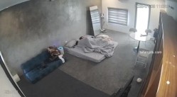 黑客破解家庭网络摄像头偷拍住毛坯房的年轻情侣疯狂做爱有时一天做爱几次 截图10