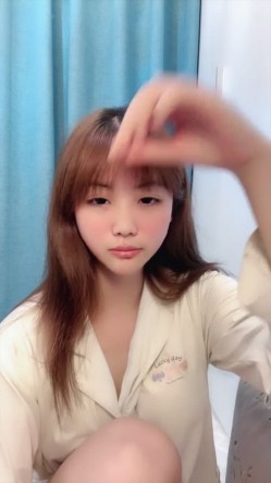 顶级新人校花【西不西】下海福利，狂吃大屌无套啪啪内射干爽 截图3