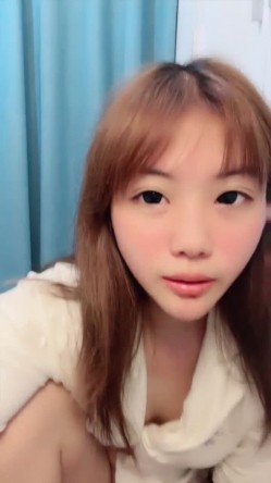 顶级新人校花【西不西】下海福利，狂吃大屌无套啪啪内射干爽 截图5