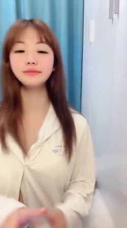 顶级新人校花【西不西】下海福利，狂吃大屌无套啪啪内射干爽 截图6