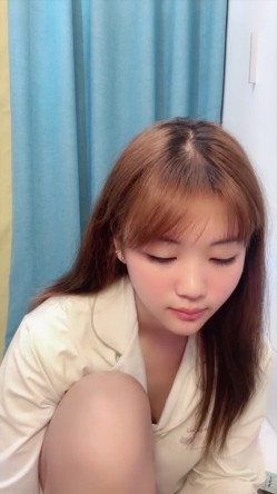 顶级新人校花【西不西】下海福利，狂吃大屌无套啪啪内射干爽 截图9
