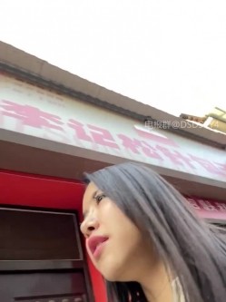 ️户外主播【qingqing-ss】高颜值长腿丝袜、公园、网吧大胆裸露自慰 截图5