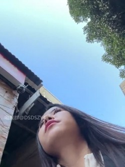 ️户外主播【qingqing-ss】高颜值长腿丝袜、公园、网吧大胆裸露自慰 截图6